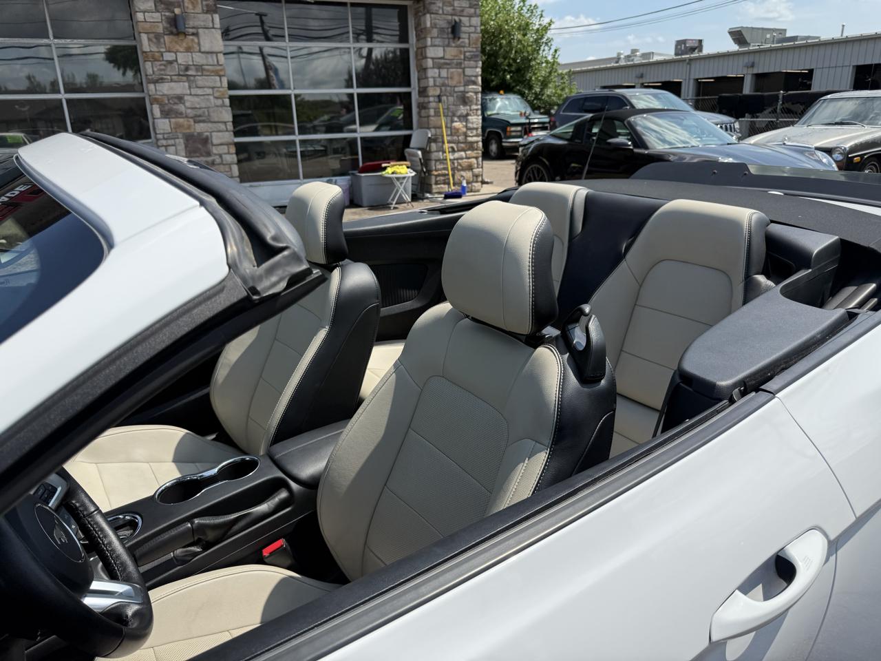Ford Mustang GT convertible 2017