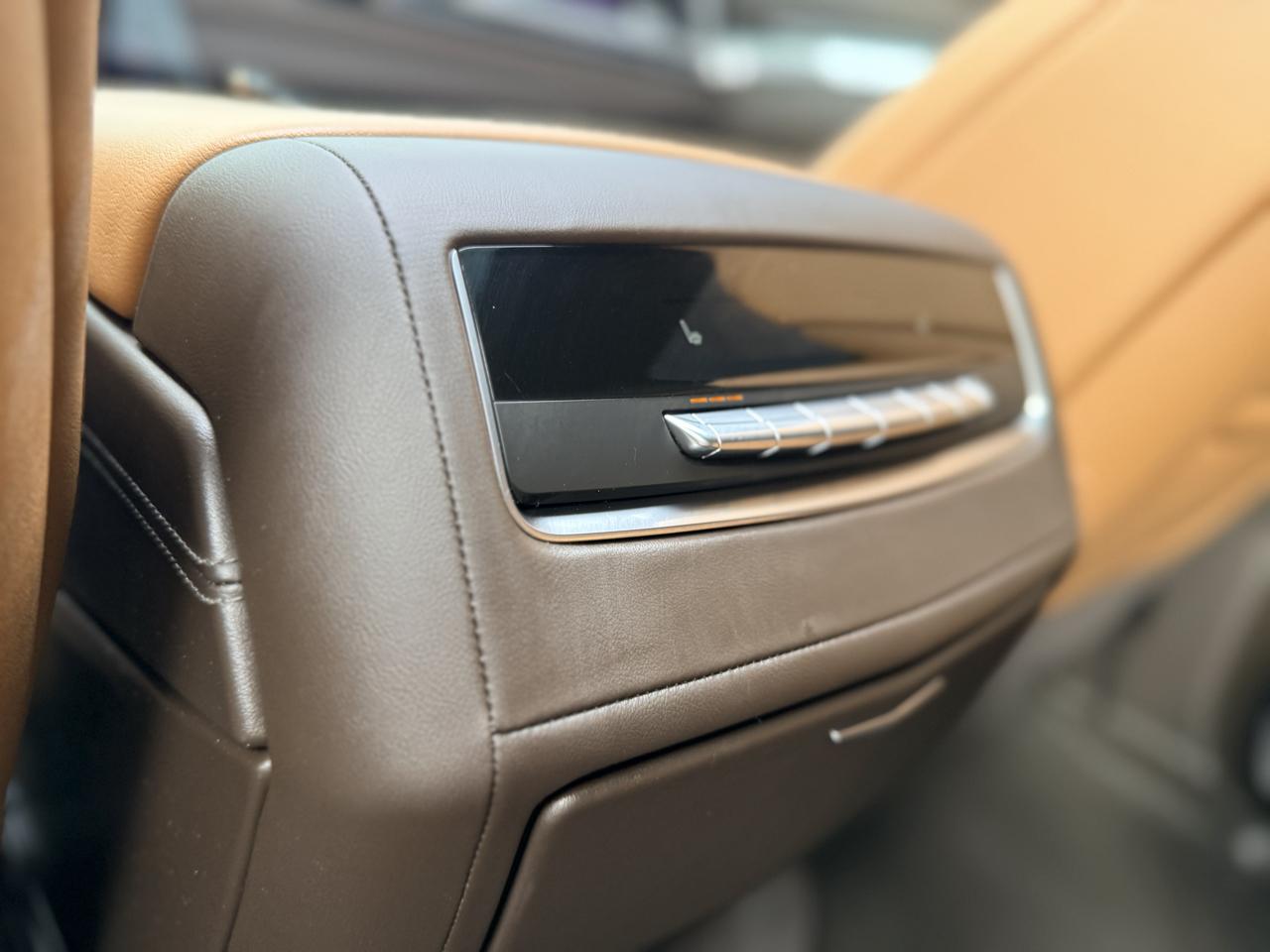 Cadillac Escalade Premium Luxury AWD 2025