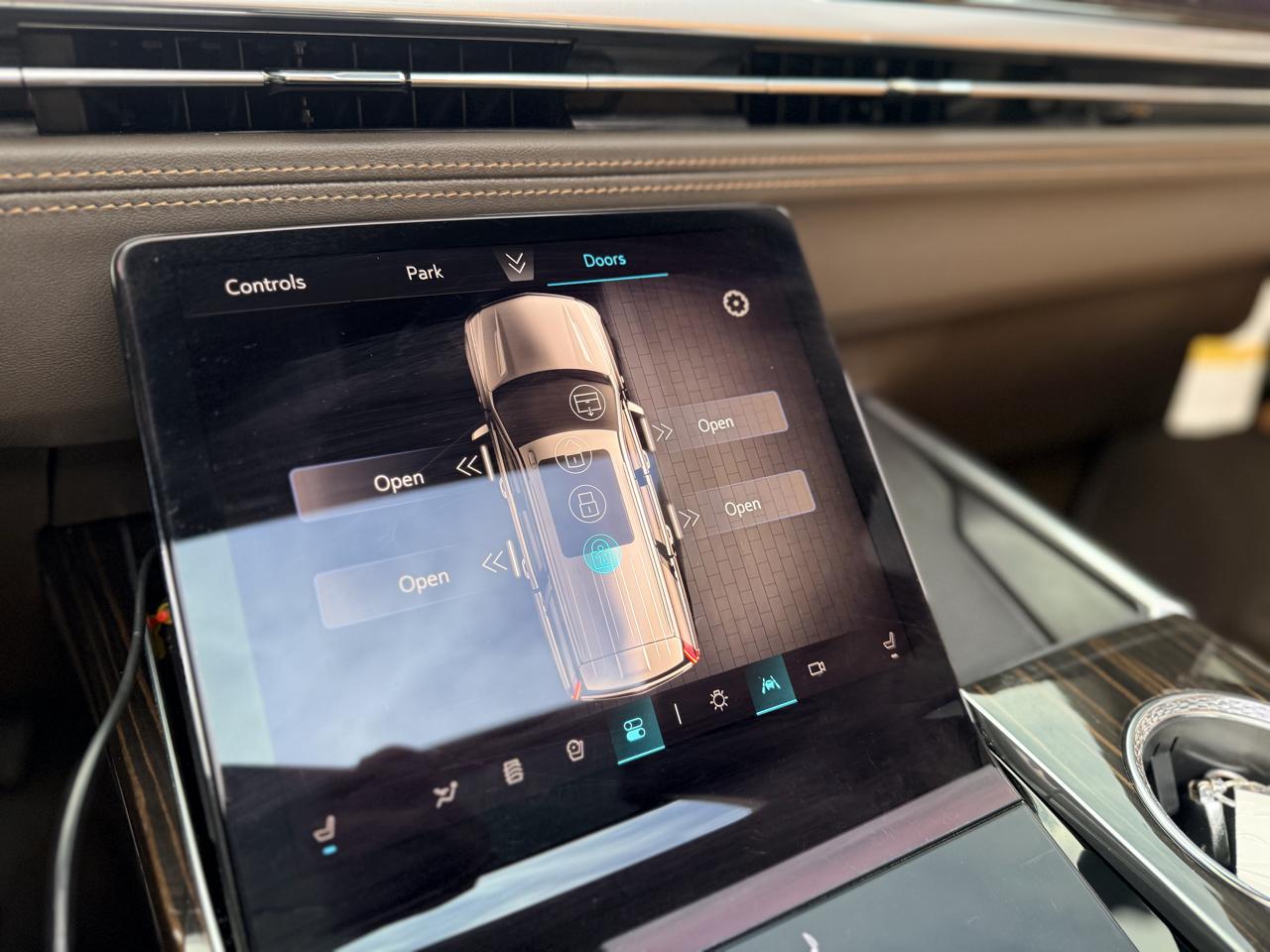 Cadillac Escalade Premium Luxury AWD 2025