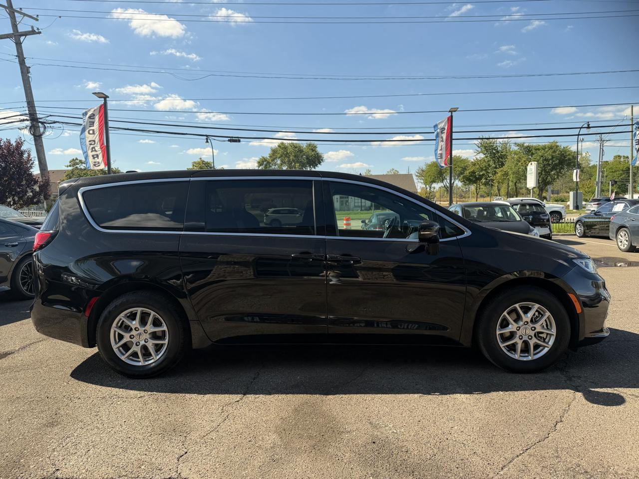 Chrysler Pacifica Select 2025