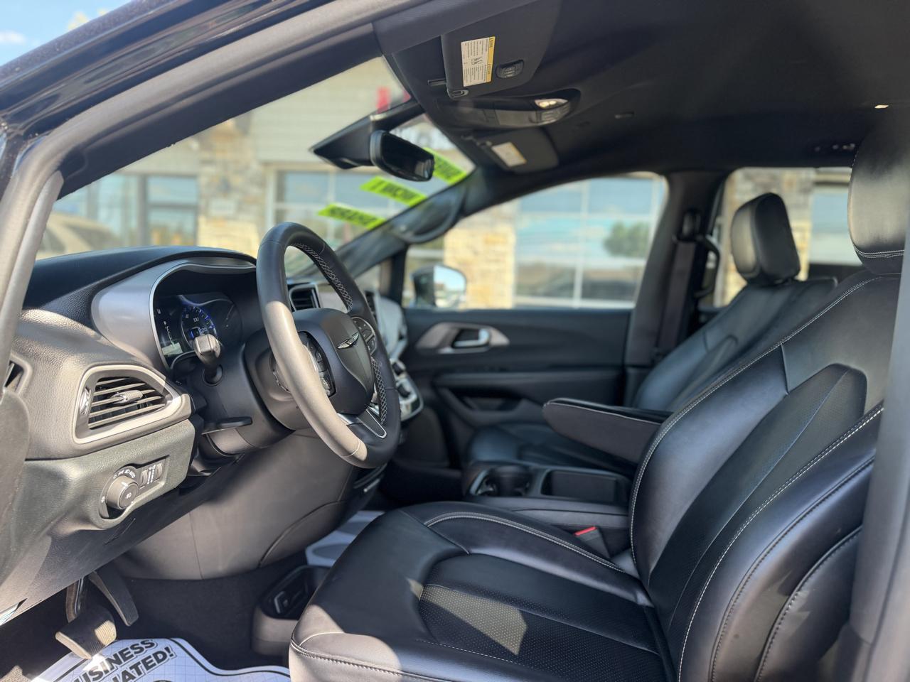 Chrysler Pacifica Select 2025