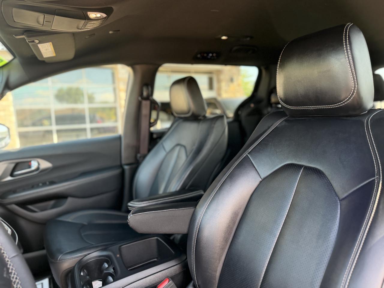 Chrysler Pacifica Select 2025