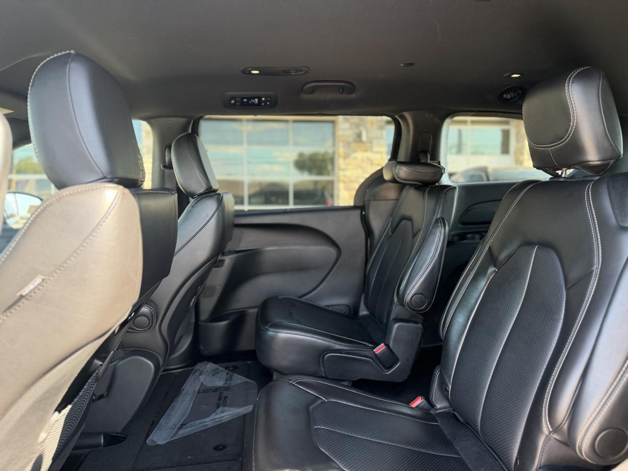 Chrysler Pacifica Select 2025