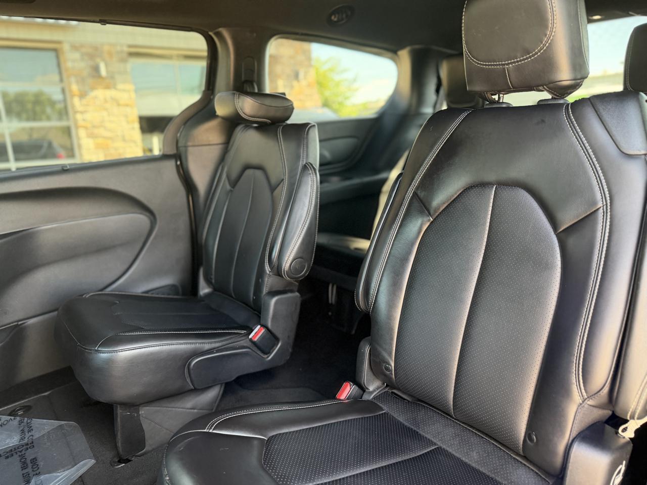 Chrysler Pacifica Select 2025