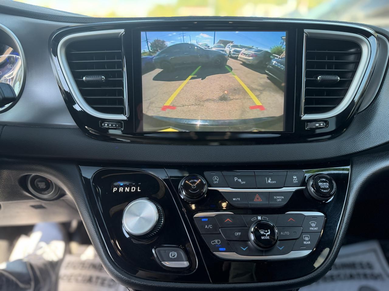 Chrysler Pacifica Select 2025