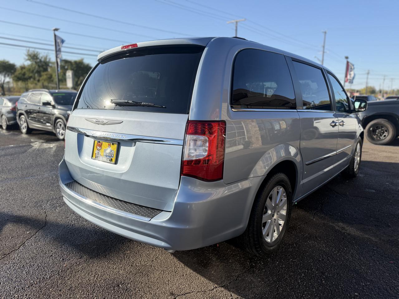 Chrysler Town & Country Touring 2016
