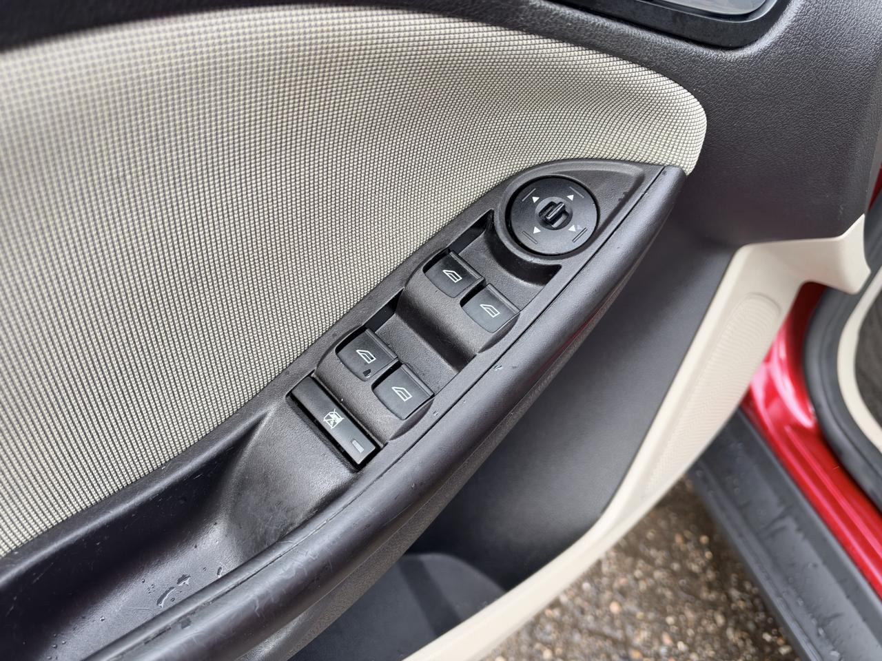 Ford Focus SE Sedan 2014