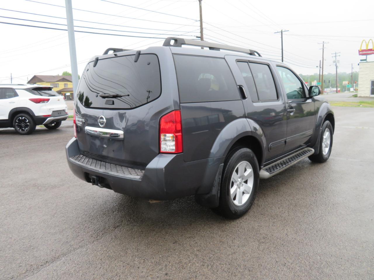 Nissan Pathfinder 2WD 4dr V6 SV 2011