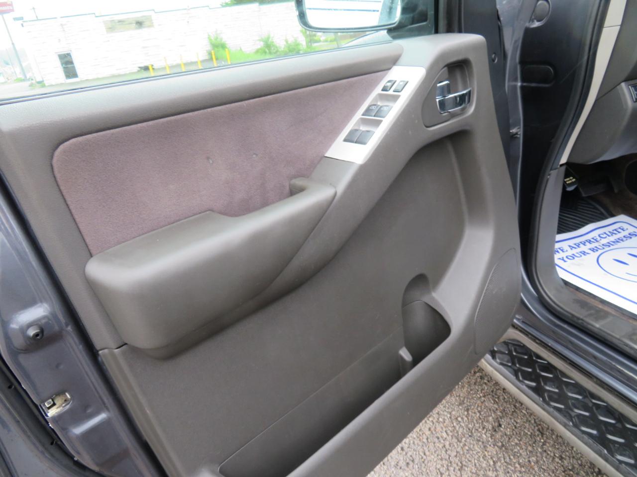 Nissan Pathfinder 2WD 4dr V6 SV 2011
