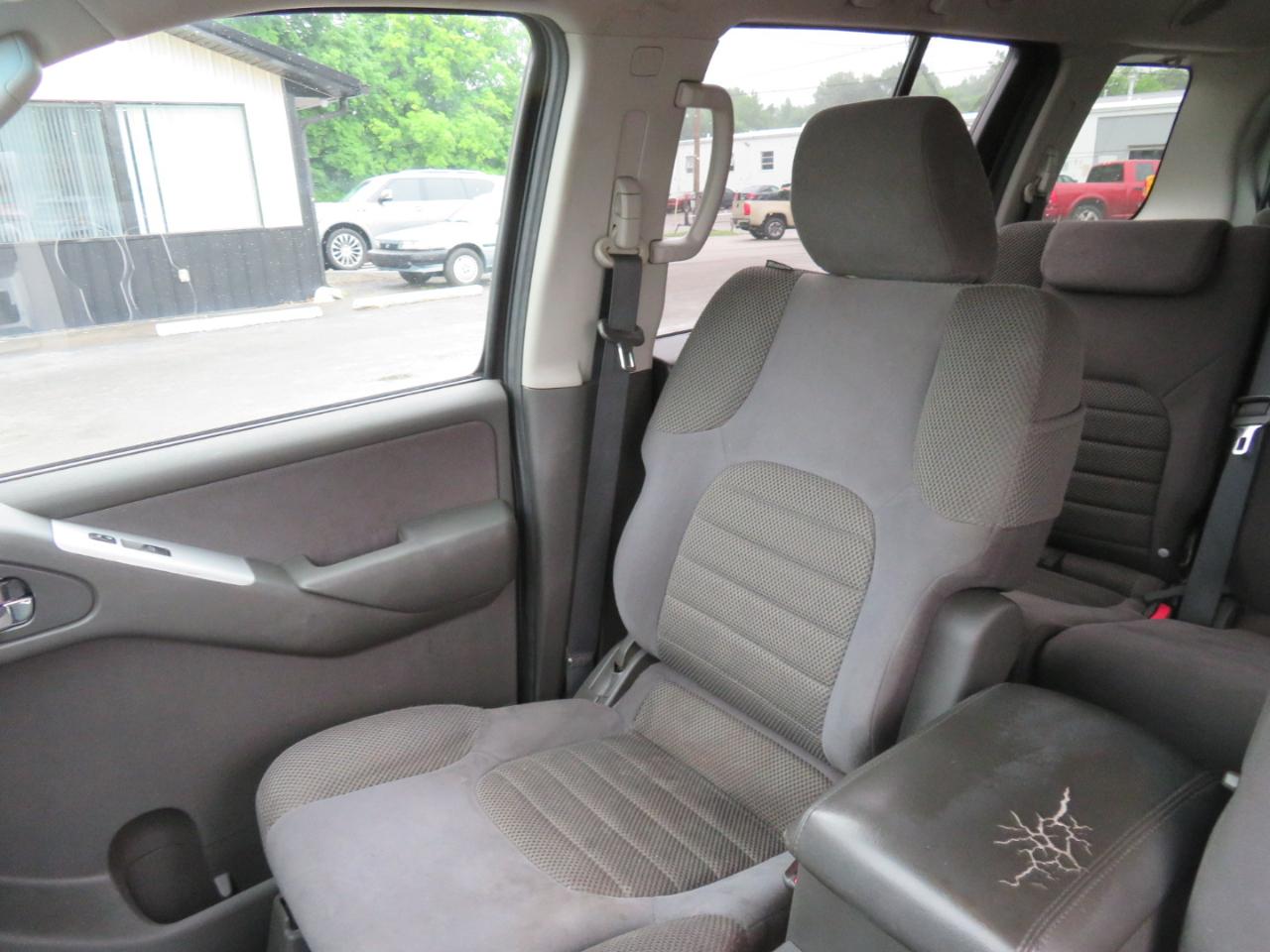Nissan Pathfinder 2WD 4dr V6 SV 2011