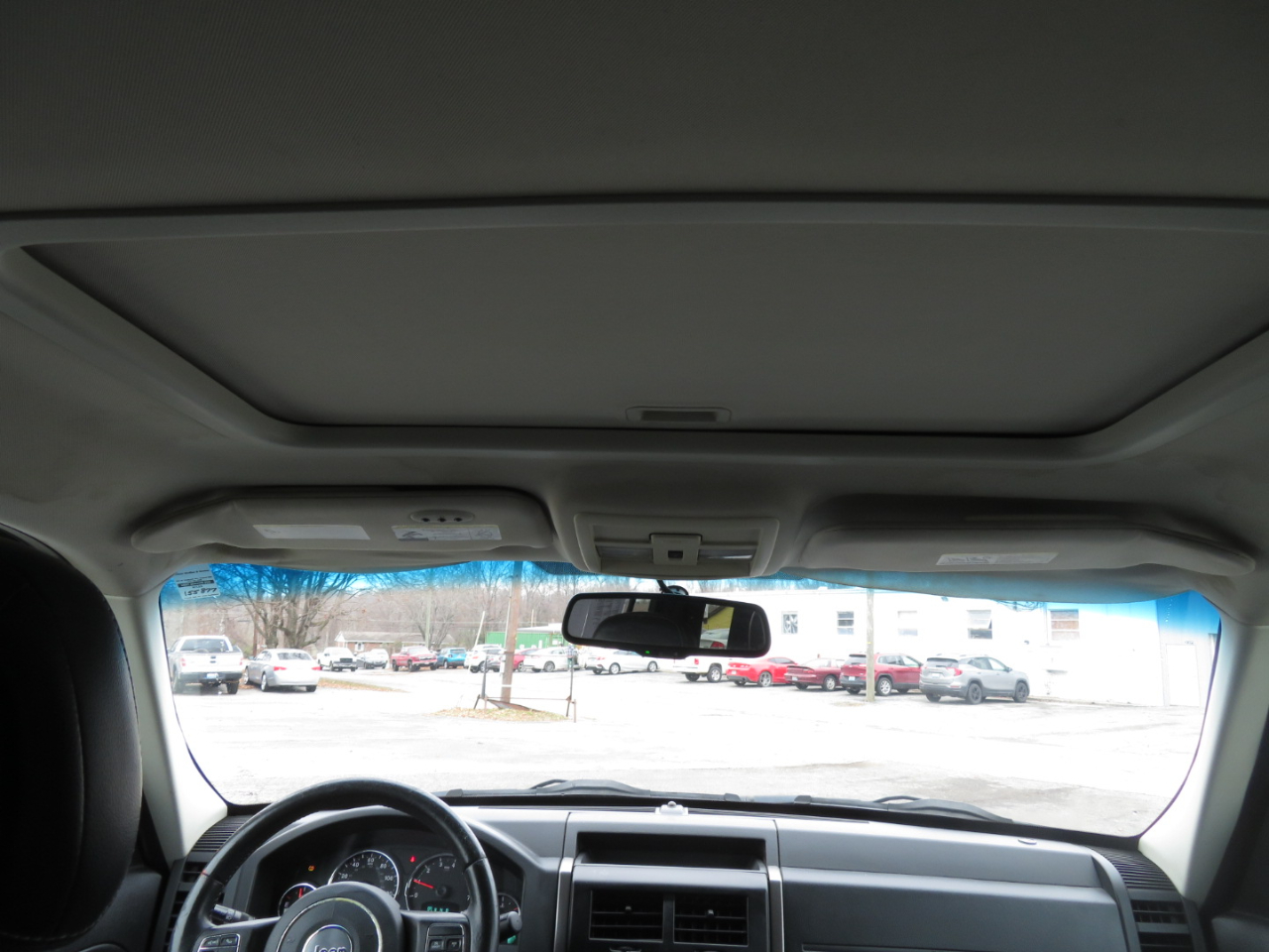 Jeep Liberty 4WD 4dr Sport Latitude 2012