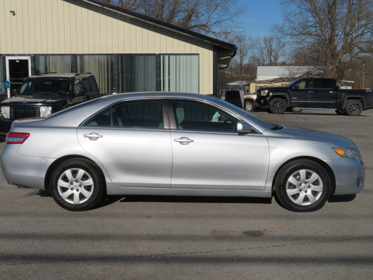 Toyota Camry 4dr Sdn I4 Man (Natl) 2010