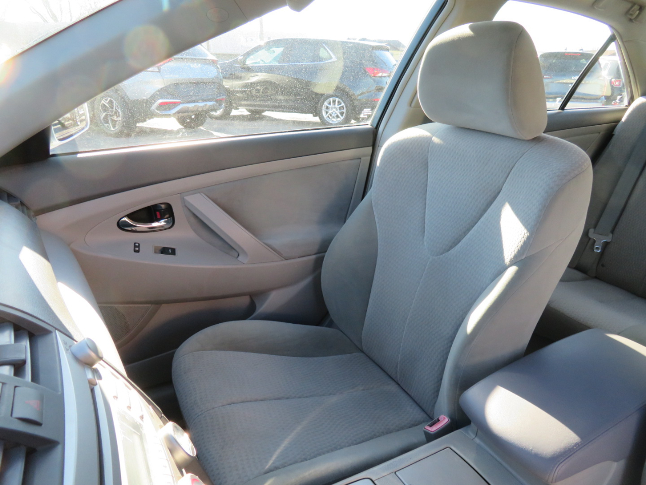 Toyota Camry 4dr Sdn I4 Man (Natl) 2010