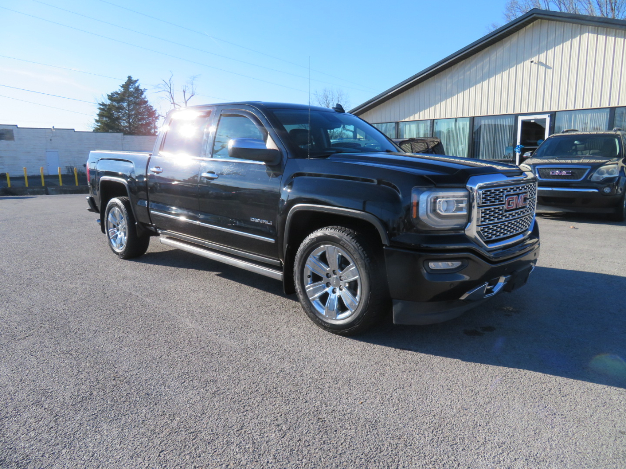 GMC Sierra 1500 4WD Crew Cab 143.5" Denali 2016