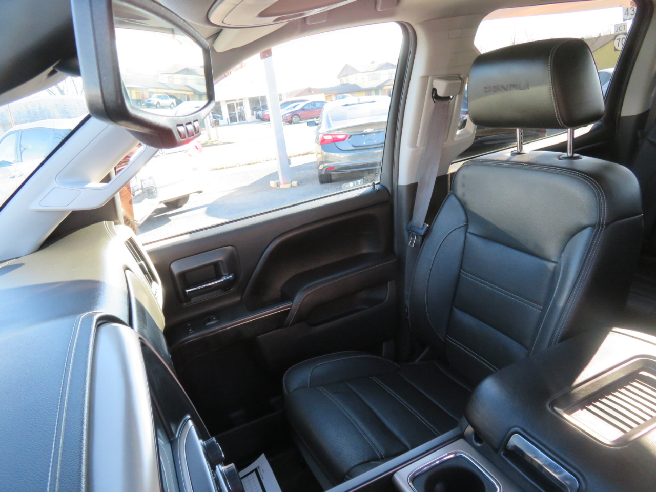 GMC Sierra 1500 4WD Crew Cab 143.5" Denali 2016