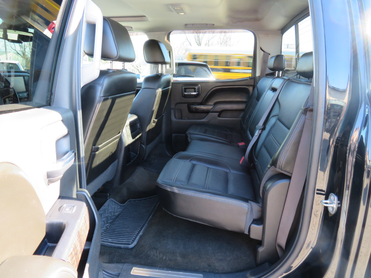 GMC Sierra 1500 4WD Crew Cab 143.5" Denali 2016