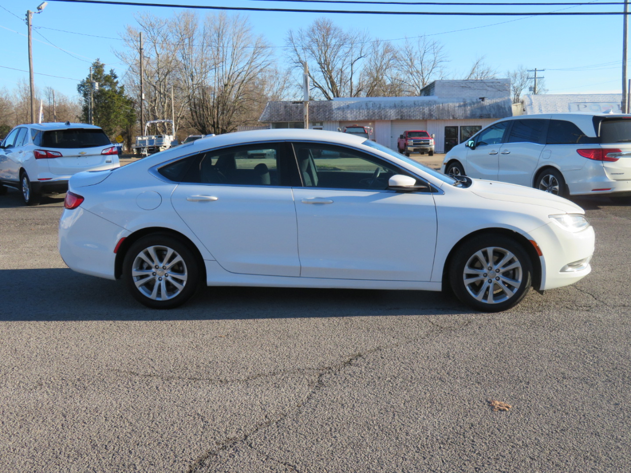 Chrysler 200 4dr Sdn Limited FWD 2016