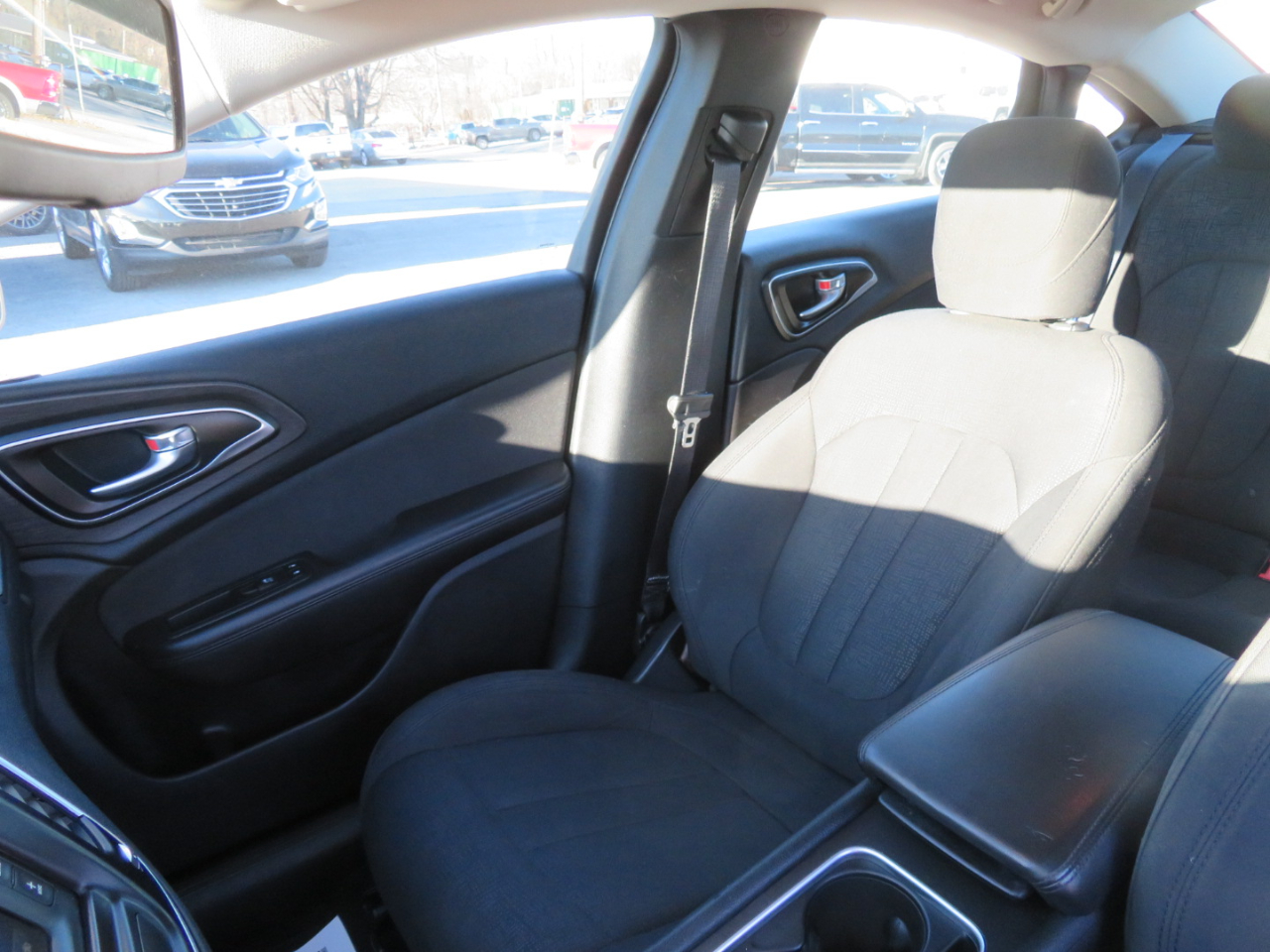 Chrysler 200 4dr Sdn Limited FWD 2016