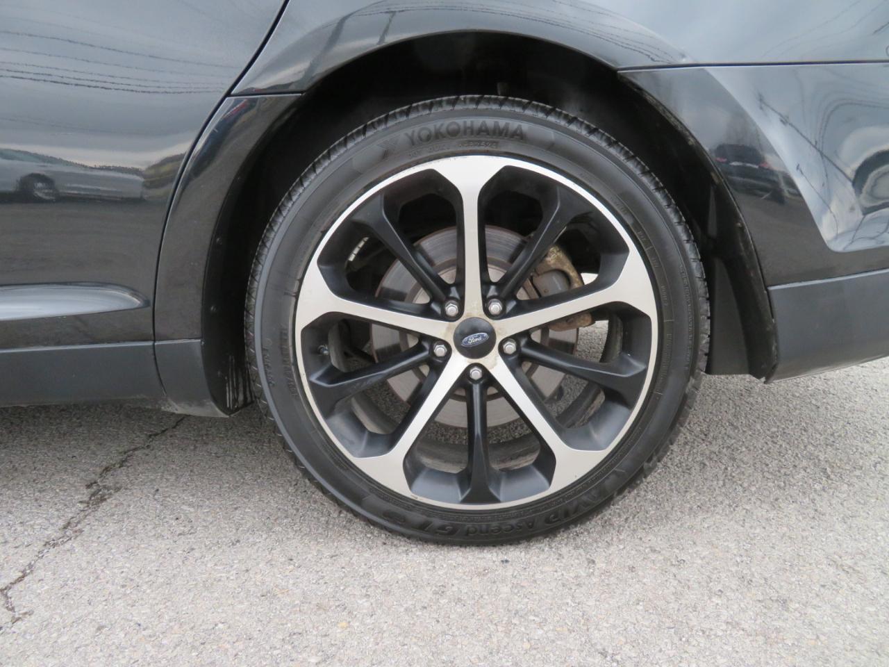 Ford Taurus 4dr Sdn SHO AWD 2014