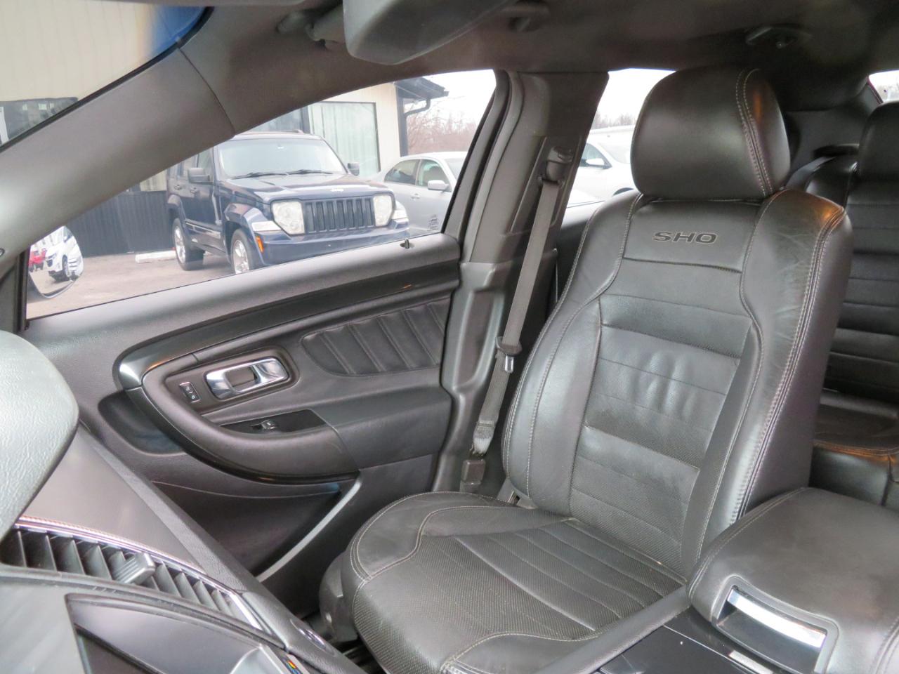 Ford Taurus 4dr Sdn SHO AWD 2014