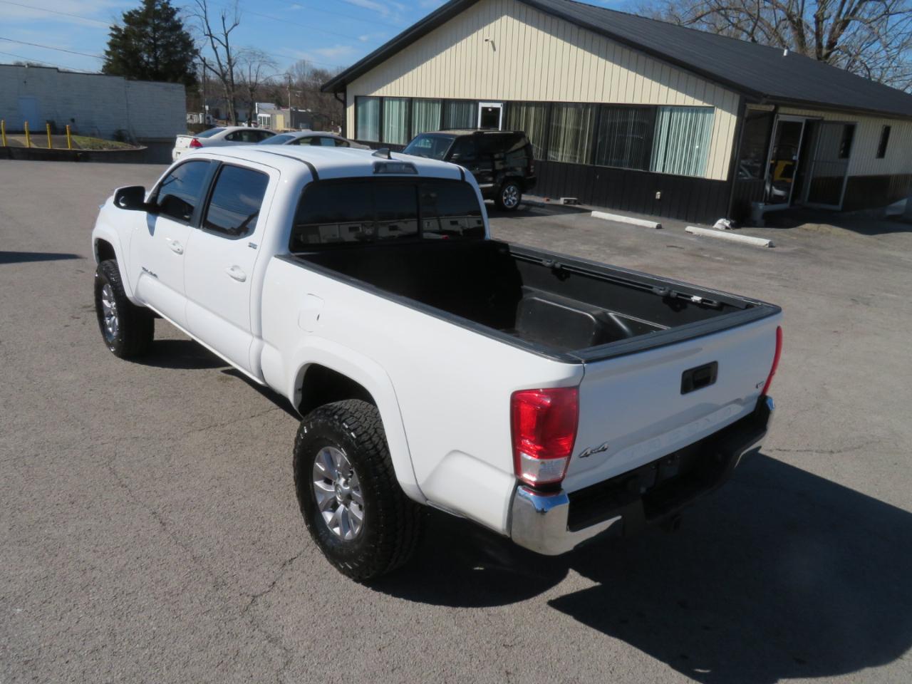 Toyota Tacoma TRD Off Road Double Cab 6' Bed V6 4x4 AT (Natl) 2017