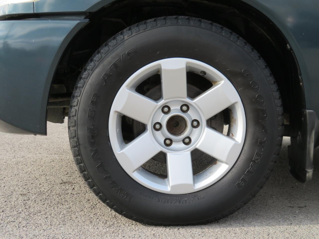 Nissan Titan LE Crew Cab 2WD 2004