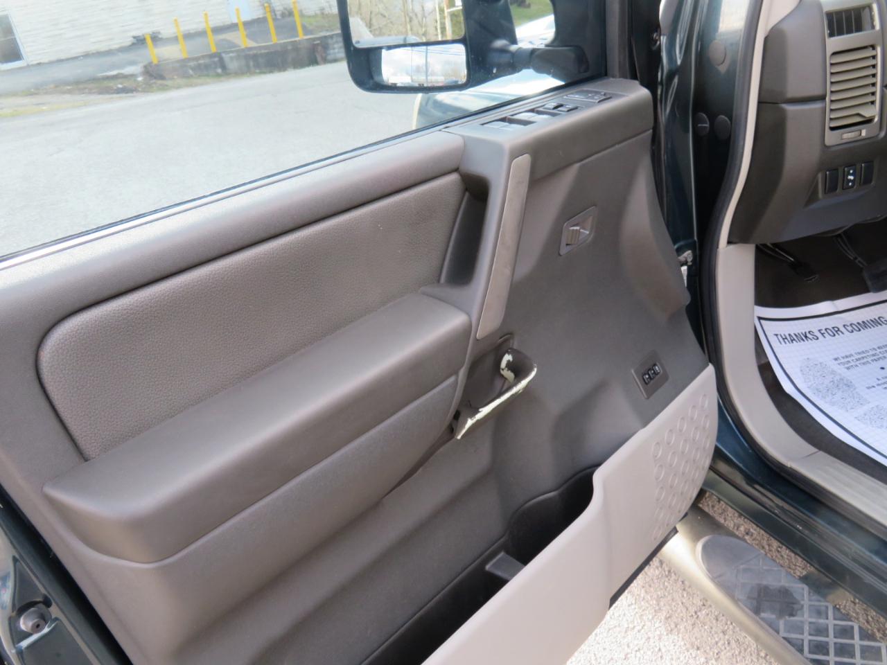 Nissan Titan LE Crew Cab 2WD 2004