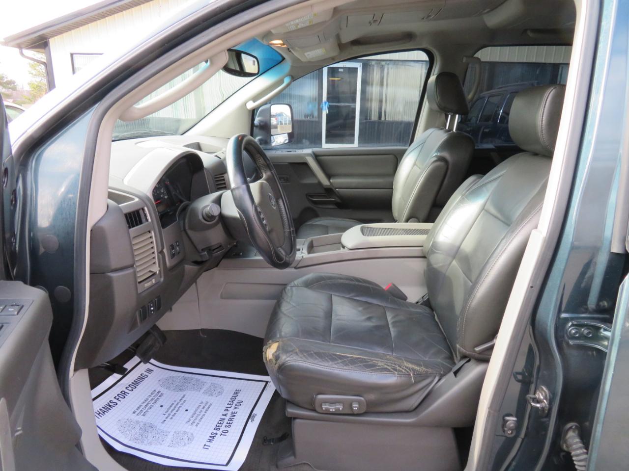 Nissan Titan LE Crew Cab 2WD 2004