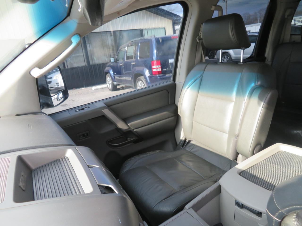 Nissan Titan LE Crew Cab 2WD 2004