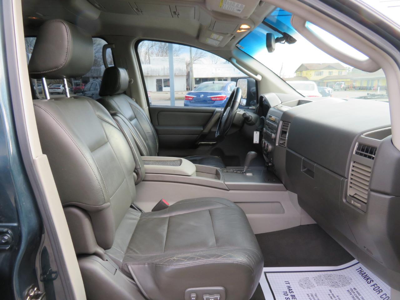 Nissan Titan LE Crew Cab 2WD 2004