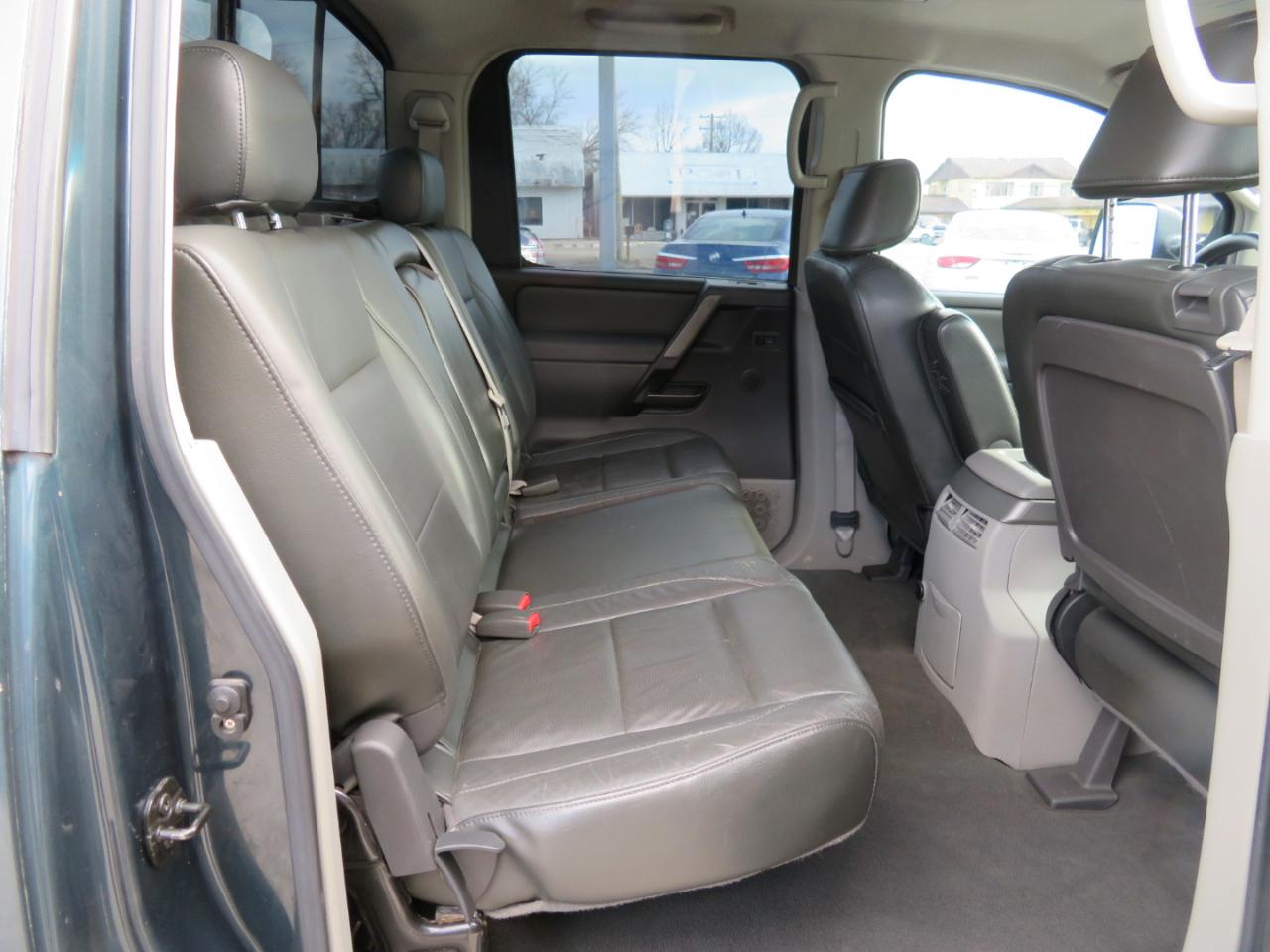 Nissan Titan LE Crew Cab 2WD 2004