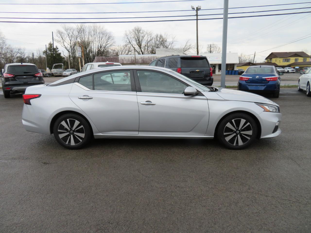 Nissan Altima 2.5 SV Sedan 2022