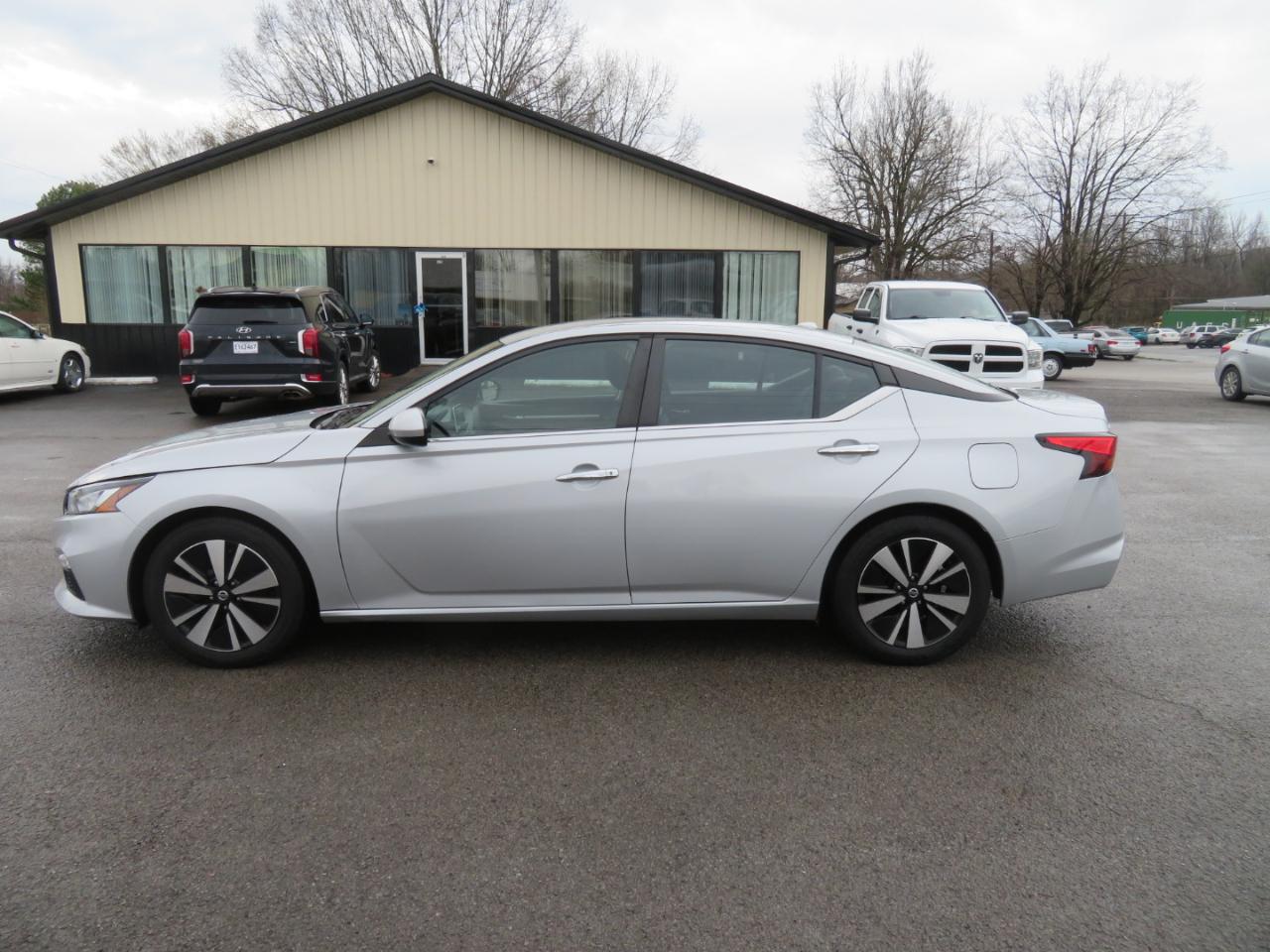 Nissan Altima 2.5 SV Sedan 2022