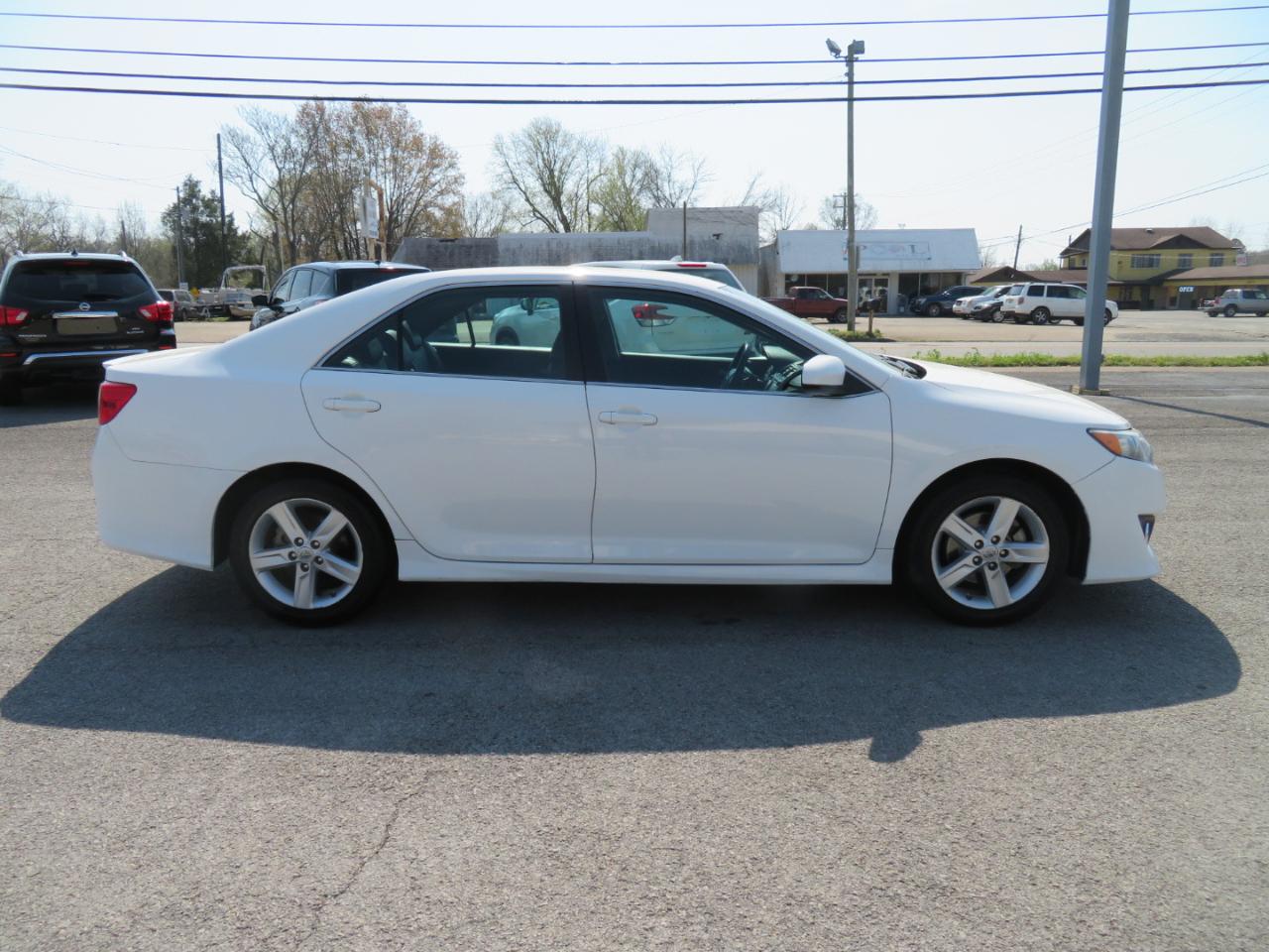 Toyota Camry 4dr Sdn I4 Auto XLE (Natl) 2013