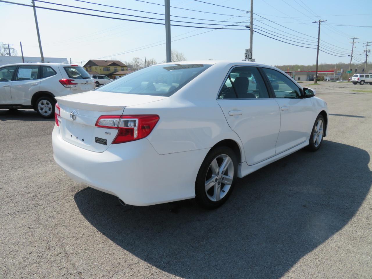 Toyota Camry 4dr Sdn I4 Auto XLE (Natl) 2013