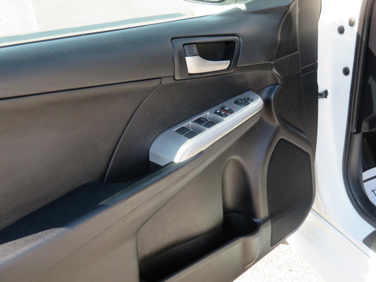 Toyota Camry 4dr Sdn I4 Auto XLE (Natl) 2013