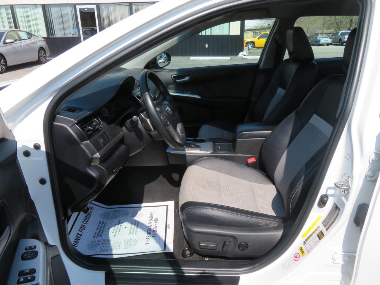 Toyota Camry 4dr Sdn I4 Auto XLE (Natl) 2013