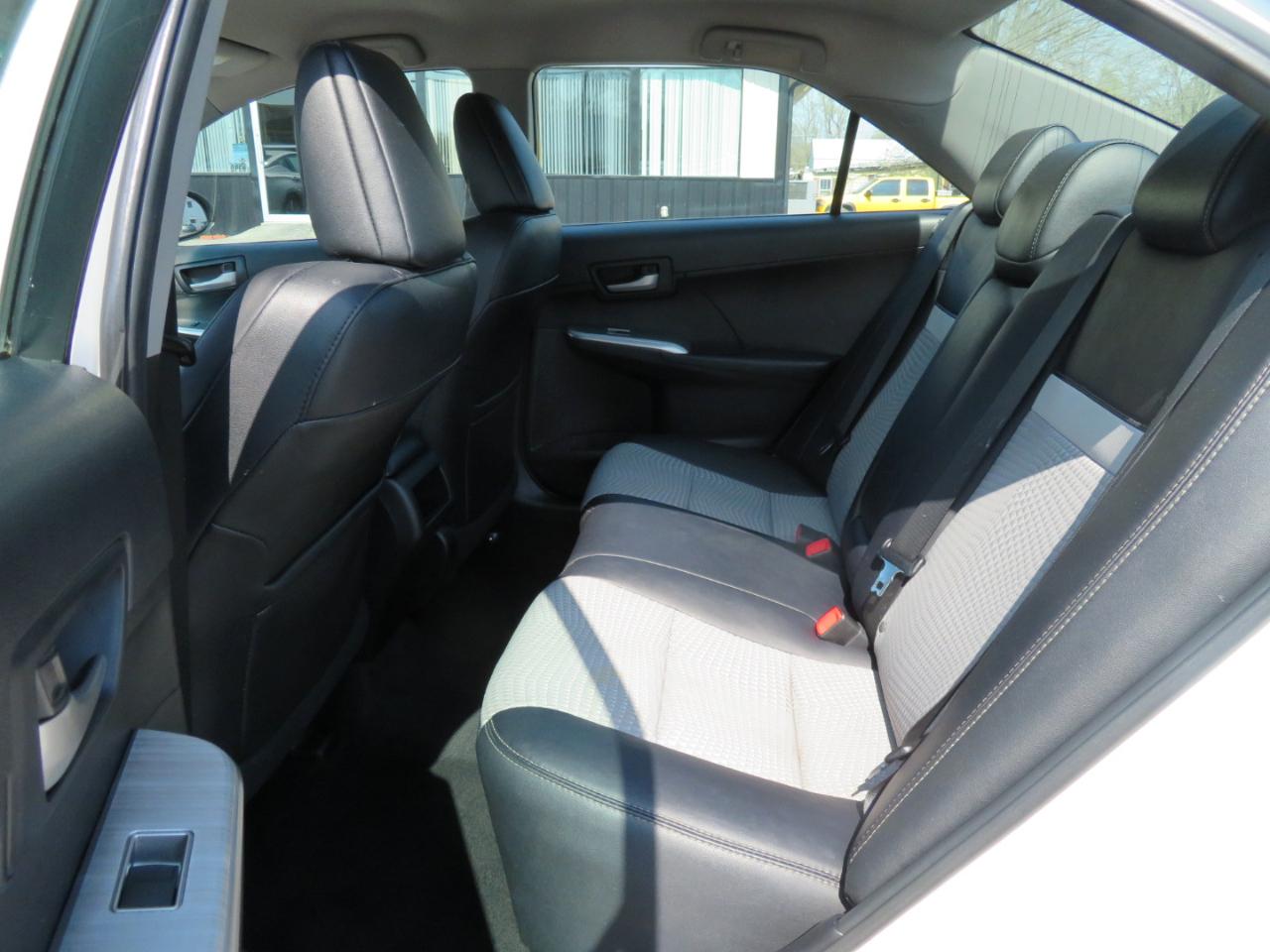 Toyota Camry 4dr Sdn I4 Auto XLE (Natl) 2013