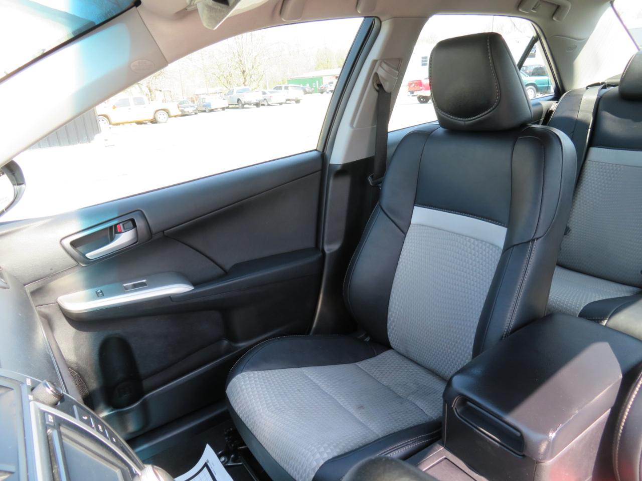 Toyota Camry 4dr Sdn I4 Auto XLE (Natl) 2013