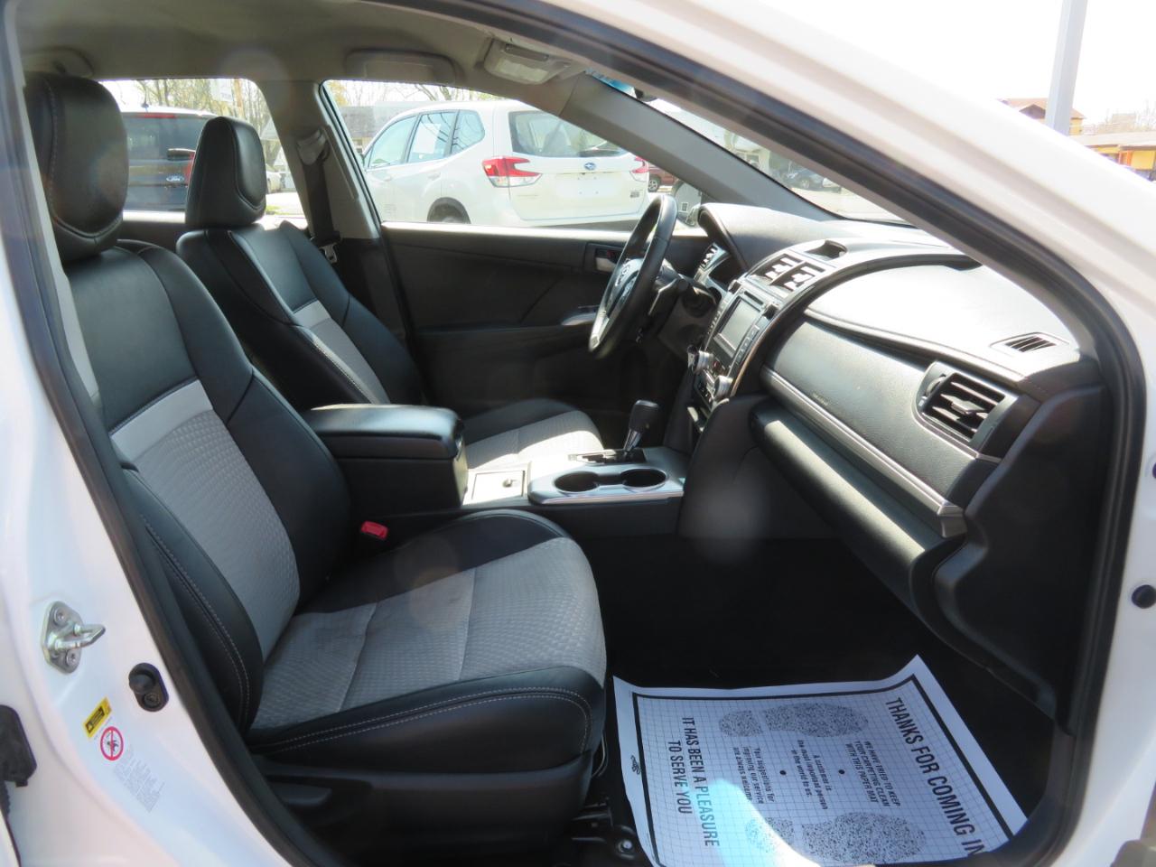 Toyota Camry 4dr Sdn I4 Auto XLE (Natl) 2013