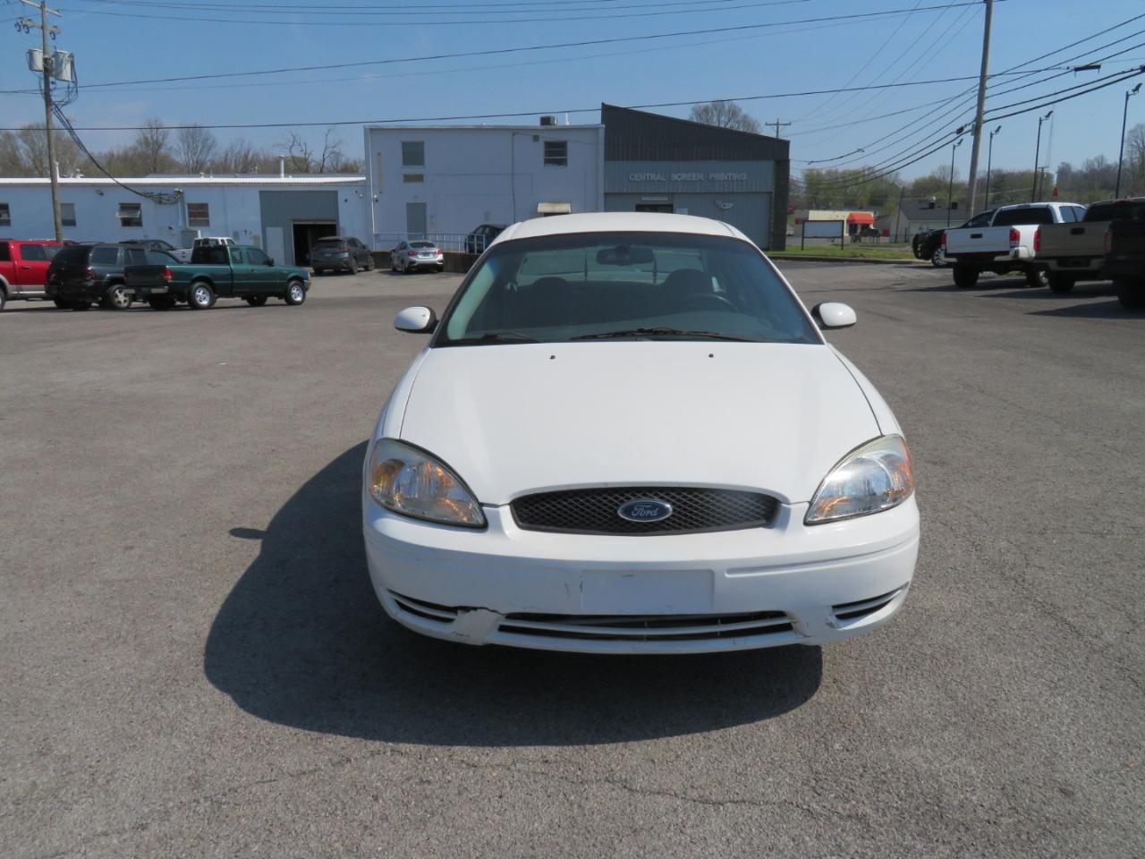 Ford Taurus 4dr Sdn SEL 2006