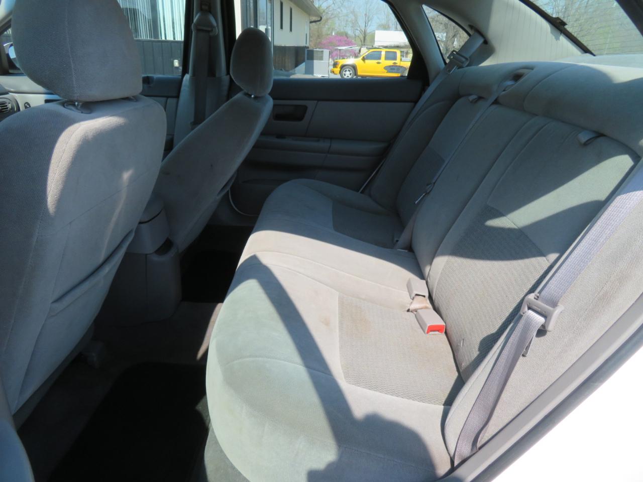 Ford Taurus 4dr Sdn SEL 2006