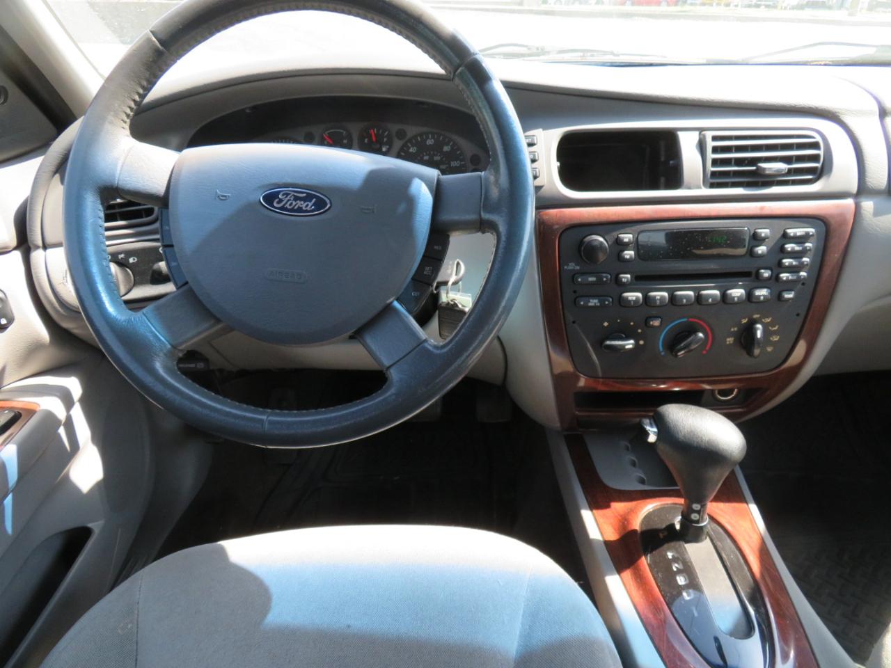 Ford Taurus 4dr Sdn SEL 2006