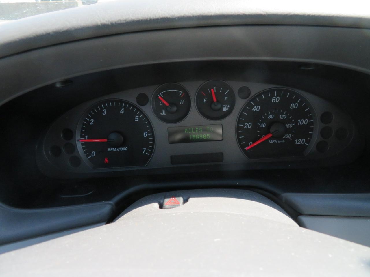 Ford Taurus 4dr Sdn SEL 2006