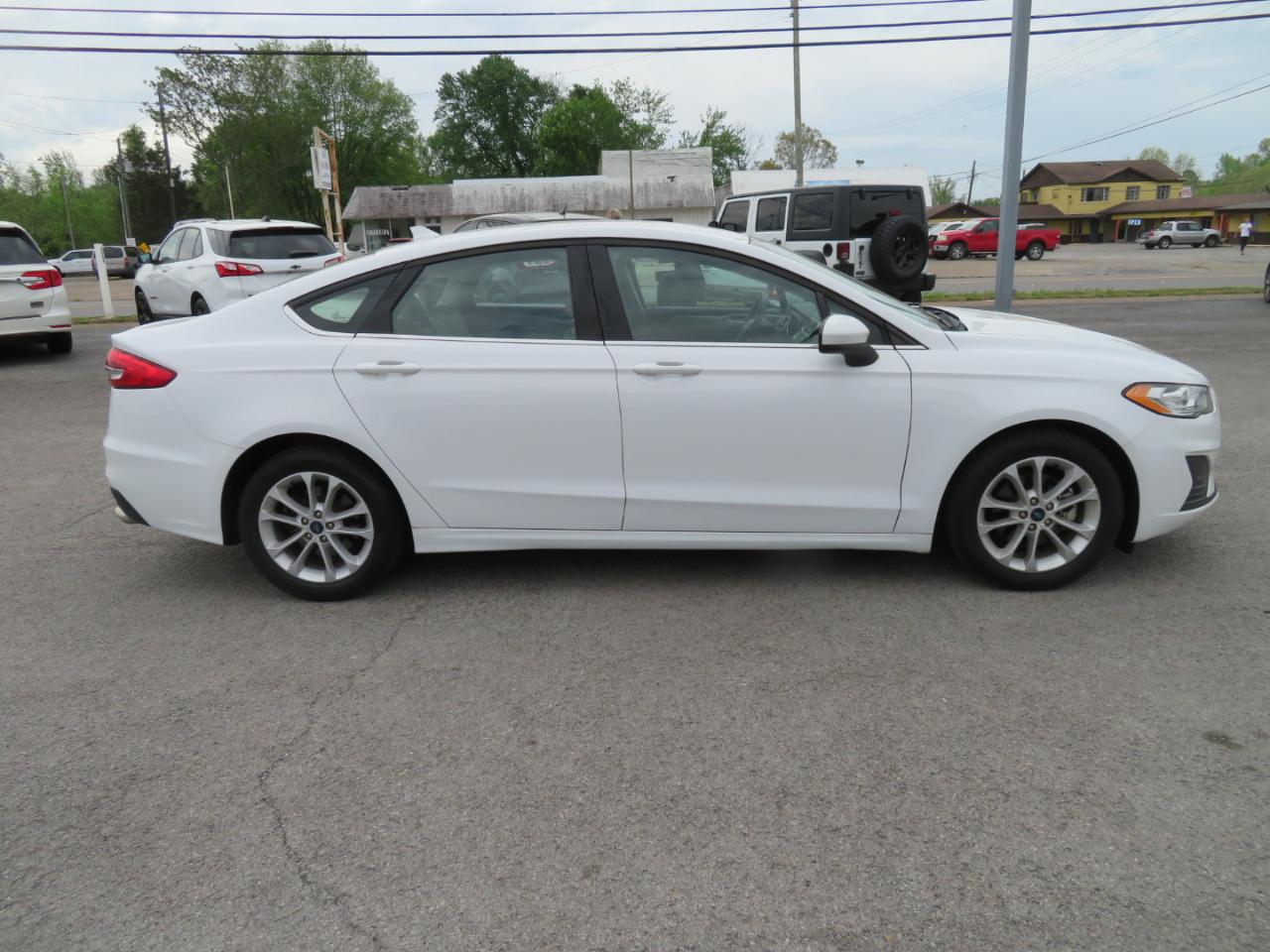 Ford Fusion SE FWD 2020