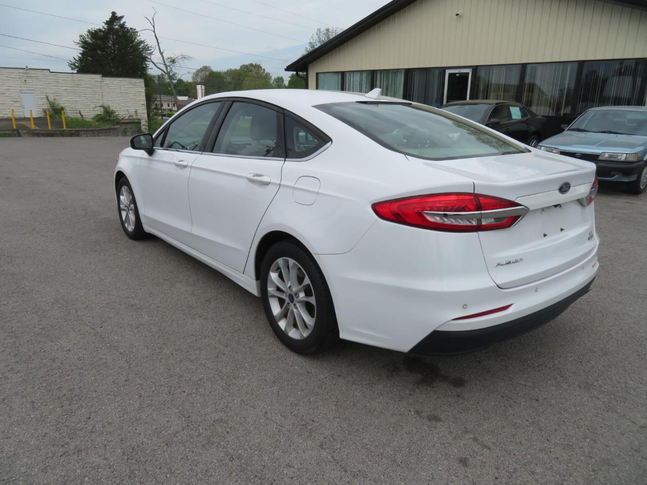 Ford Fusion SE FWD 2020