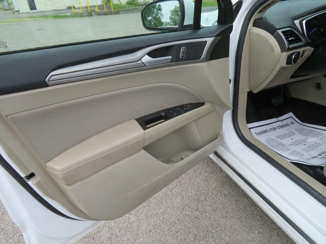 Ford Fusion SE FWD 2020