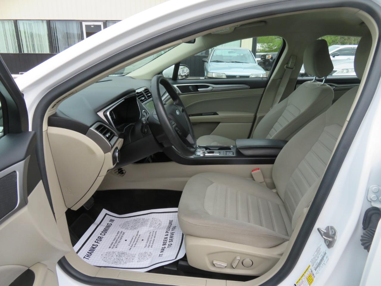 Ford Fusion SE FWD 2020