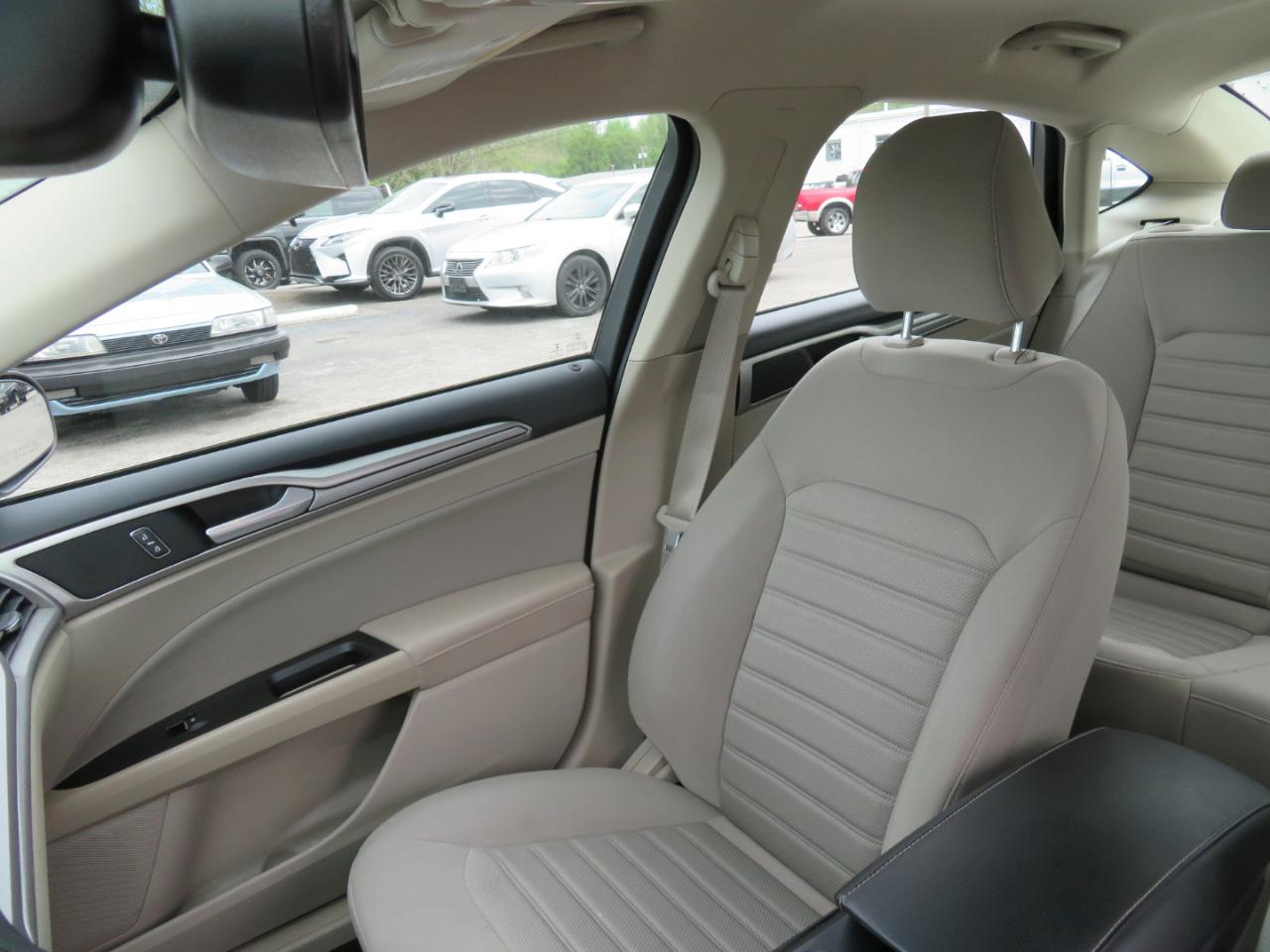 Ford Fusion SE FWD 2020