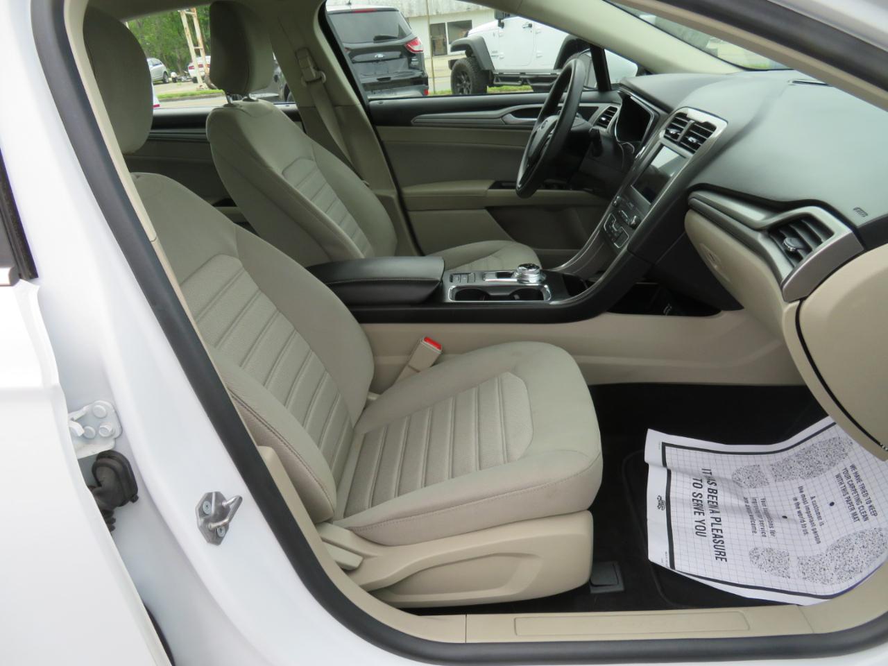 Ford Fusion SE FWD 2020